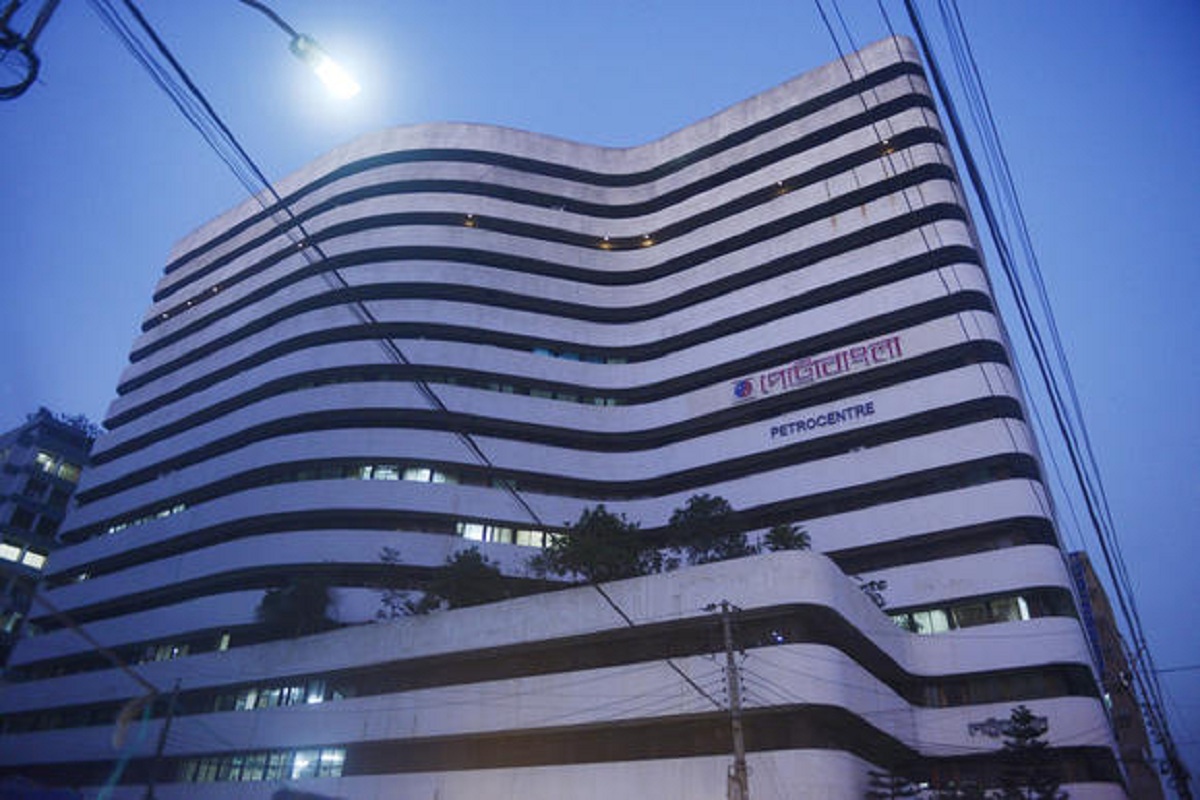 রাজধানীর পেট্রোবাংলা ভবনে আগুন