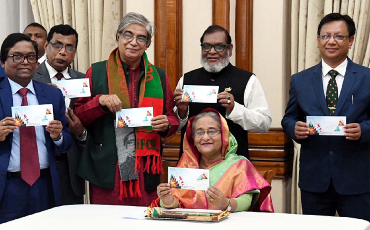 স্মারক ডাকটিকিট অবমুক্ত করলেন প্রধানমন্ত্রী