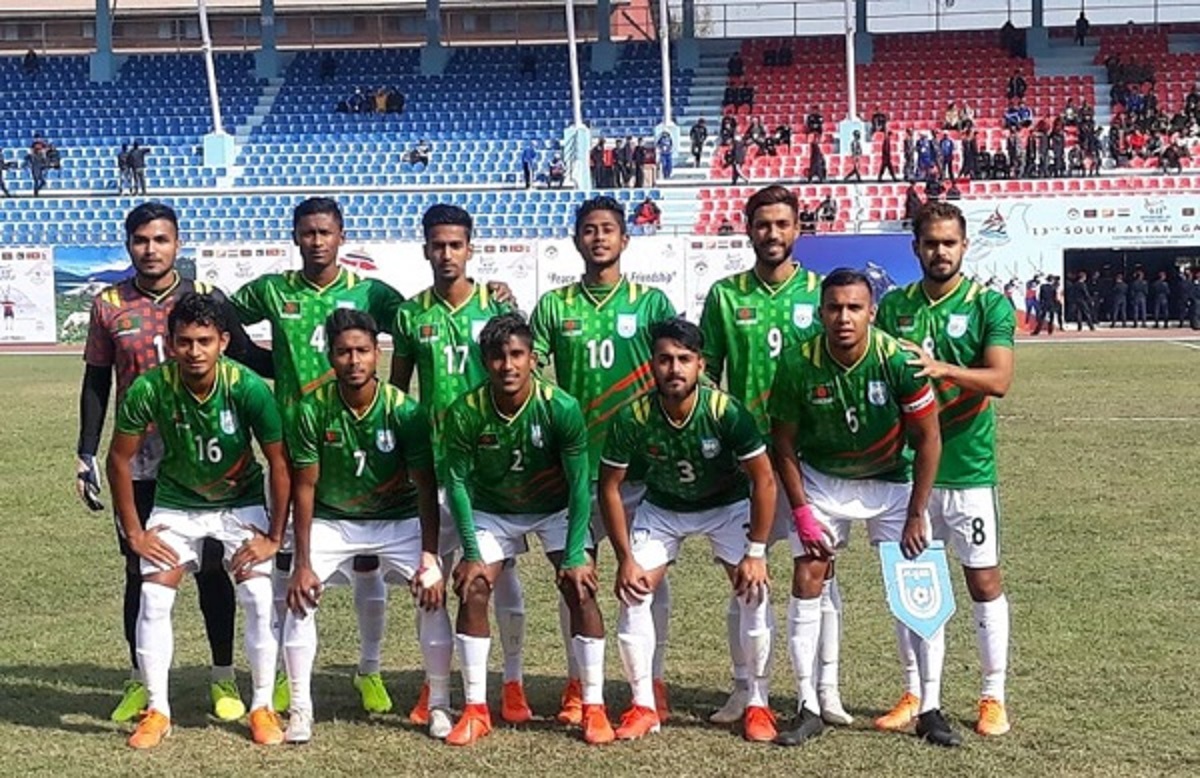 ফুটবলে আজ টিকে থাকার লড়াই