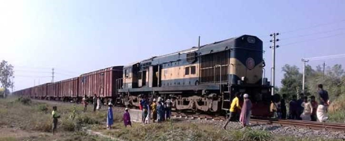 সিরাজগঞ্জে মালবাহী ট্রেনের ইঞ্জিন বিকল