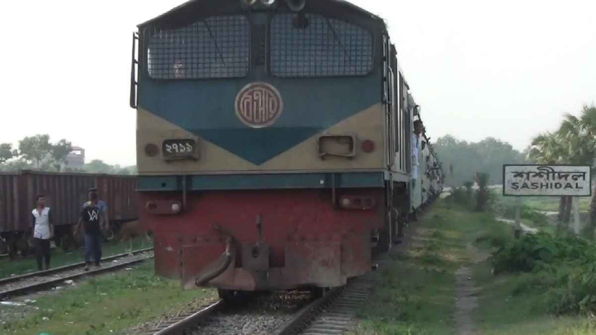 সাড়ে ৬ ঘণ্টা পর ঢাকা-চট্টগ্রাম ও সিলেট রুটে ট্রেন চলাচল শুরু