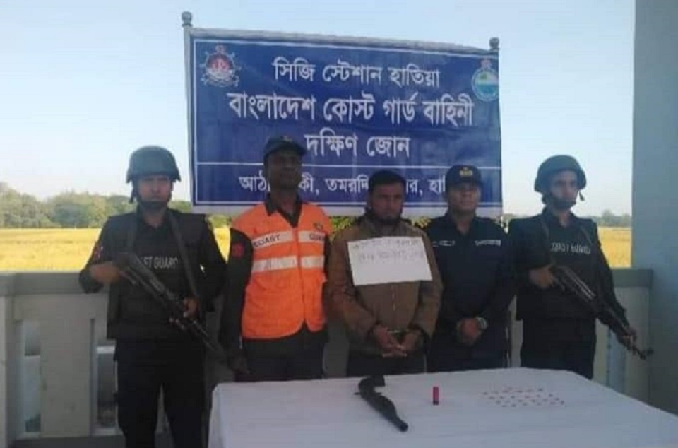 হাতিয়ায় অস্ত্র ও গুলিসহ গ্রেফতার ১