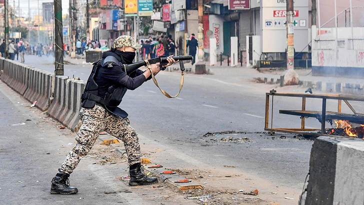 রণক্ষেত্র আসাম, পুলিশের গুলিতে নিহত ৫