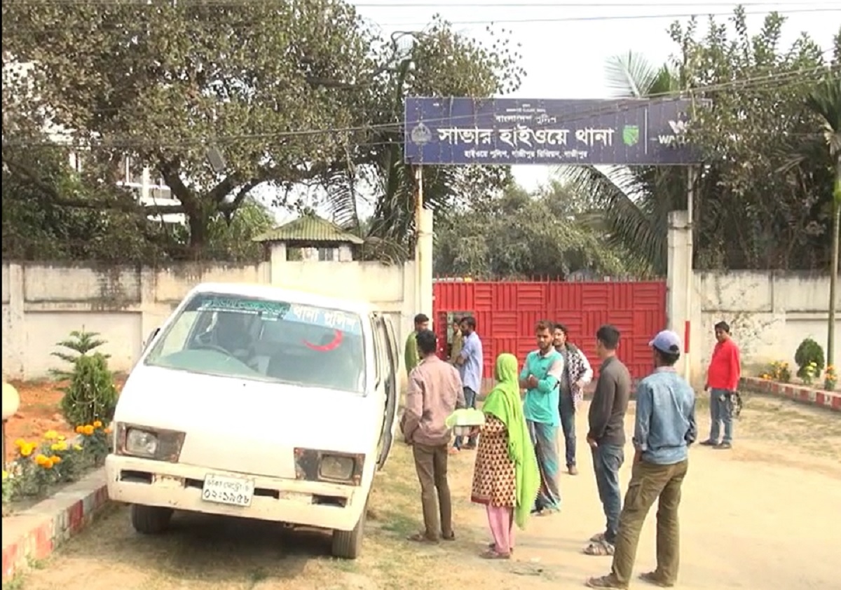 রাস্তায় পড়ে ছিলো পিতা-পুত্রের লাশ