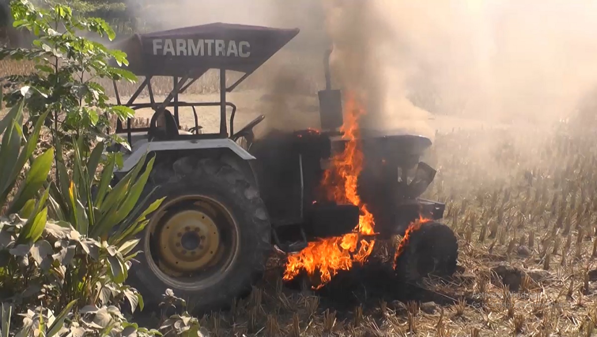 মোটরসাইকেলকে বালুভর্তি ট্রলির ধাক্কা, নিহত ২