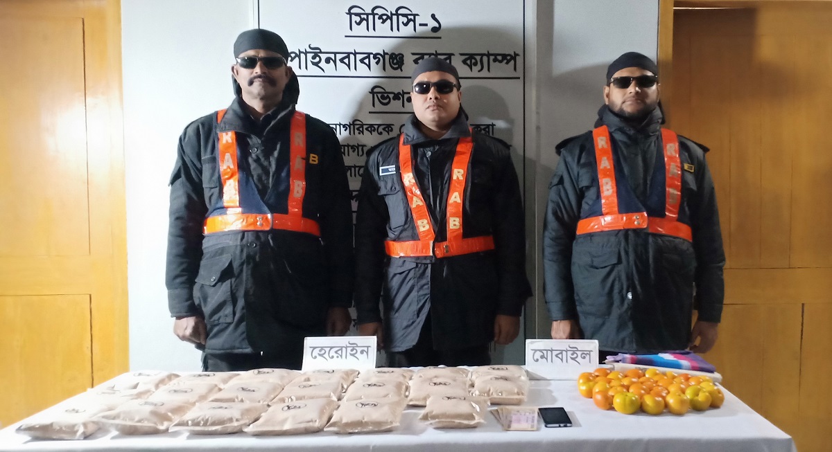 চাঁপাইনবাবগঞ্জে দশ কেজি হেরোইনসহ আটক ১