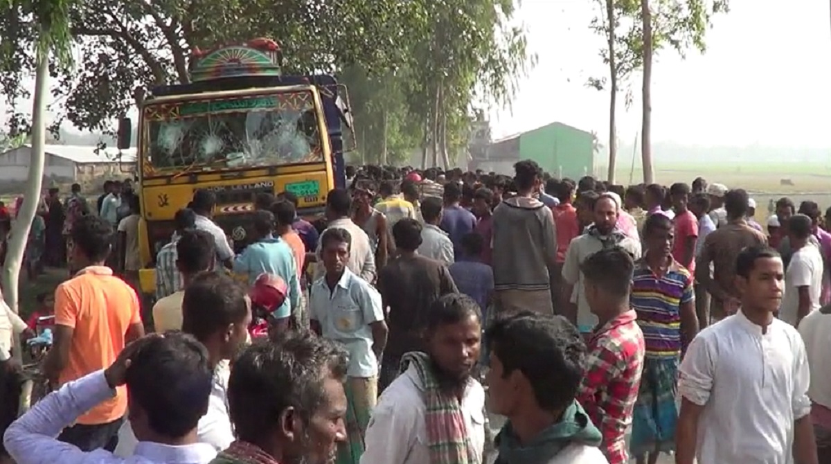 ট্রাকের ধাক্কায় মা-মেয়ের মৃত্যু