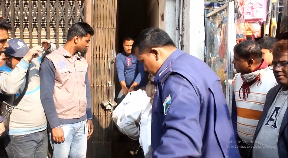 ব্যাংকে কোটি টাকার ঋণ, গলায় গুলি করে আত্মহত্যা