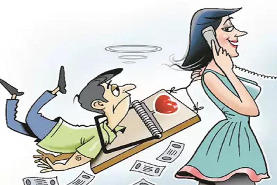 নোয়াখালীতে নারী প্রতারক চক্রের ফাঁদে পড়ে নিঃস্ব অনেকে