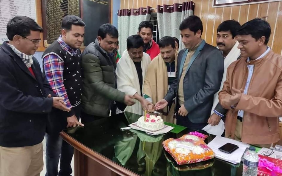 থানায় মাইক লাগিয়ে জন্মদিন উদযাপন ওসির, কয়েকশ অতিথিকে বিরিয়ানী দিয়ে আপ্যায়ন