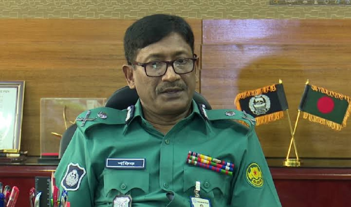 ভোটার ছাড়া কেউ কেন্দ্রের আশপাশে ঘোরাফেরা করলে গ্রেপ্তার: ডিএমপি কমিশনার