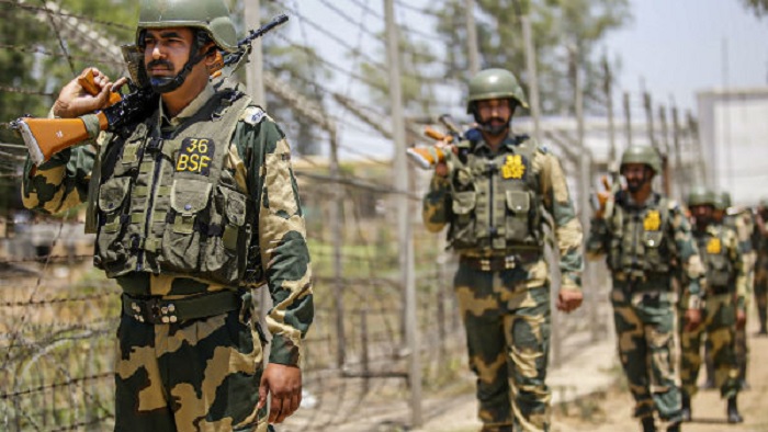 বিপুল সংখ্যায় ‘অবৈধ অভিবাসী’ বাংলাদেশে ফিরছে: বিএসএফ