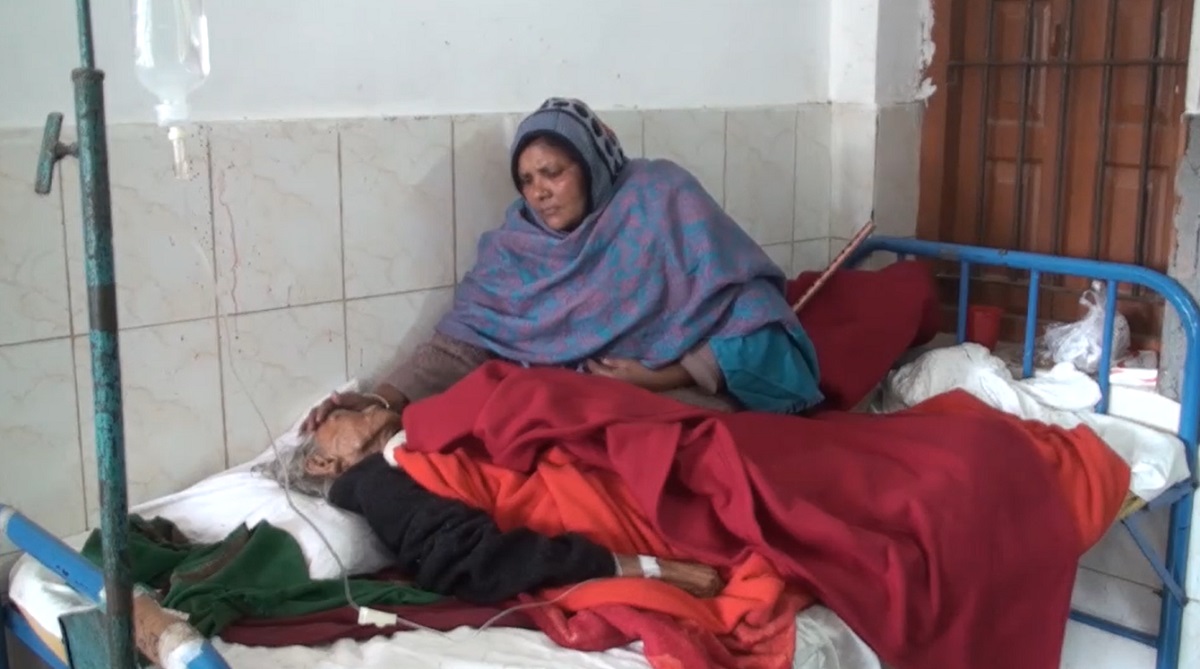 স্টেশনে ফেলে রাখা সেই বৃদ্ধার ঠাঁই হলো বৃদ্ধাশ্রমে