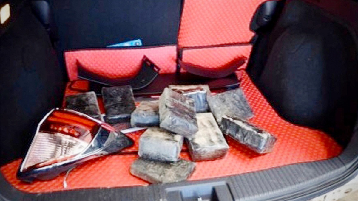 নিলামে কেনা গাড়িতে মিললো ৯৪ হাজার পিস ইয়াবা