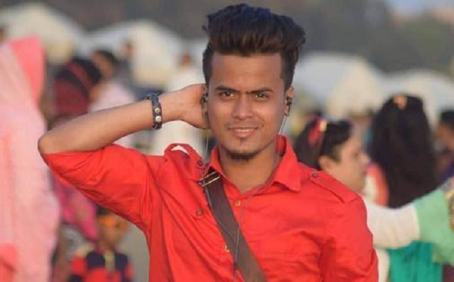 আড়ংয়ে নারীদের চেঞ্জরুমের ১২০টি ভিডিও ধারণ, যুবক আটক