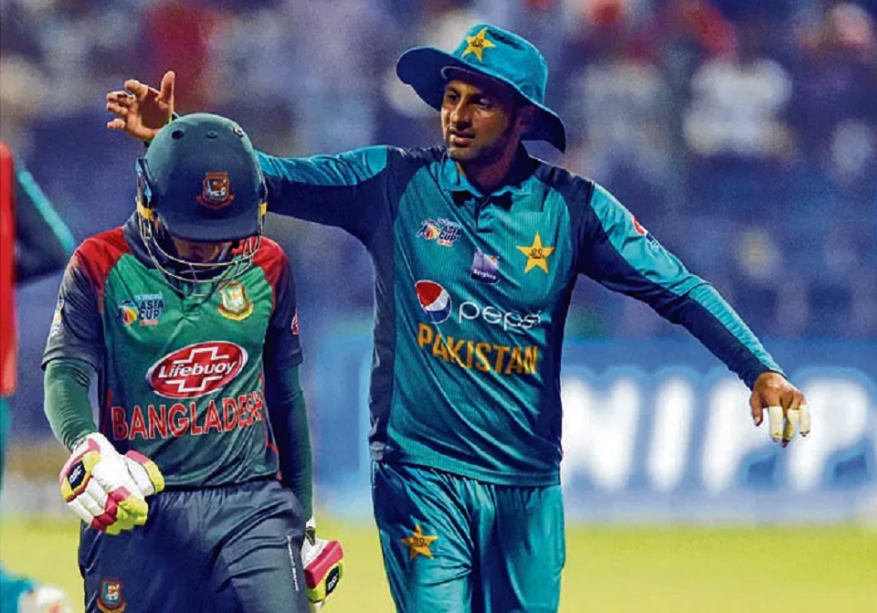 মুশফিককে টেস্ট সিরিজের দাওয়াত দিলেন মালিক