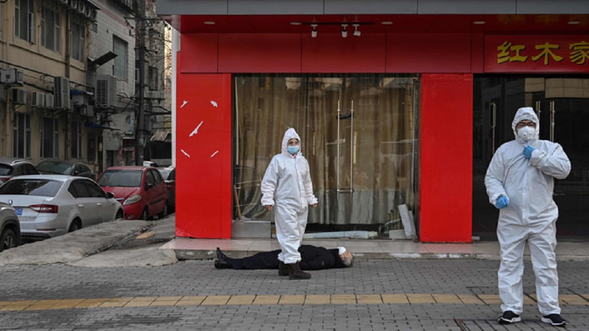 চীনে সড়কে বৃদ্ধের মরদেহ, আতঙ্কে পালালো পথচারীরা