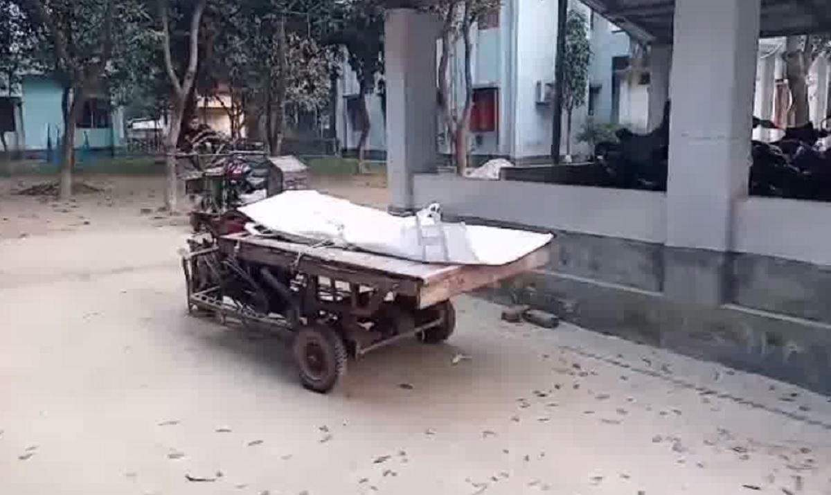 মহদেবপুরে অজ্ঞাতনামা বৃদ্ধার লাশ উদ্ধার