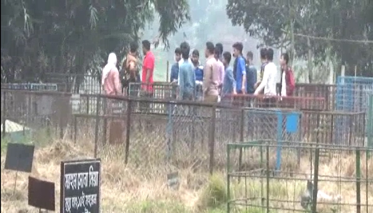 গাজীপুরে কবরস্থান থেকে ৩০ কঙ্কাল চুরি