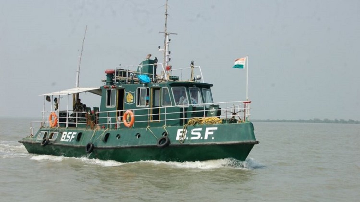 পদ্মা নদী থেকে ৫ জেলেকে ধরে নিয়ে গেছে বিএসএফ