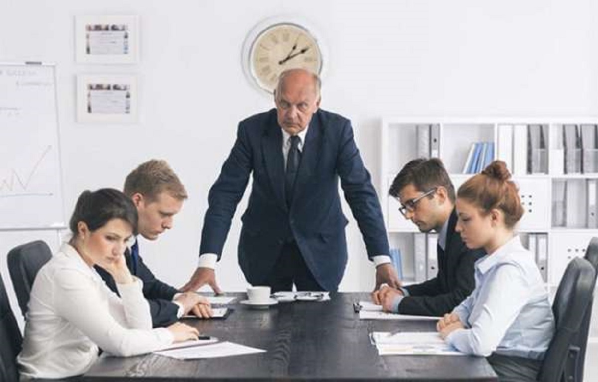 অফিসের বসের পছন্দের মানুষ হবেন যেভাবে