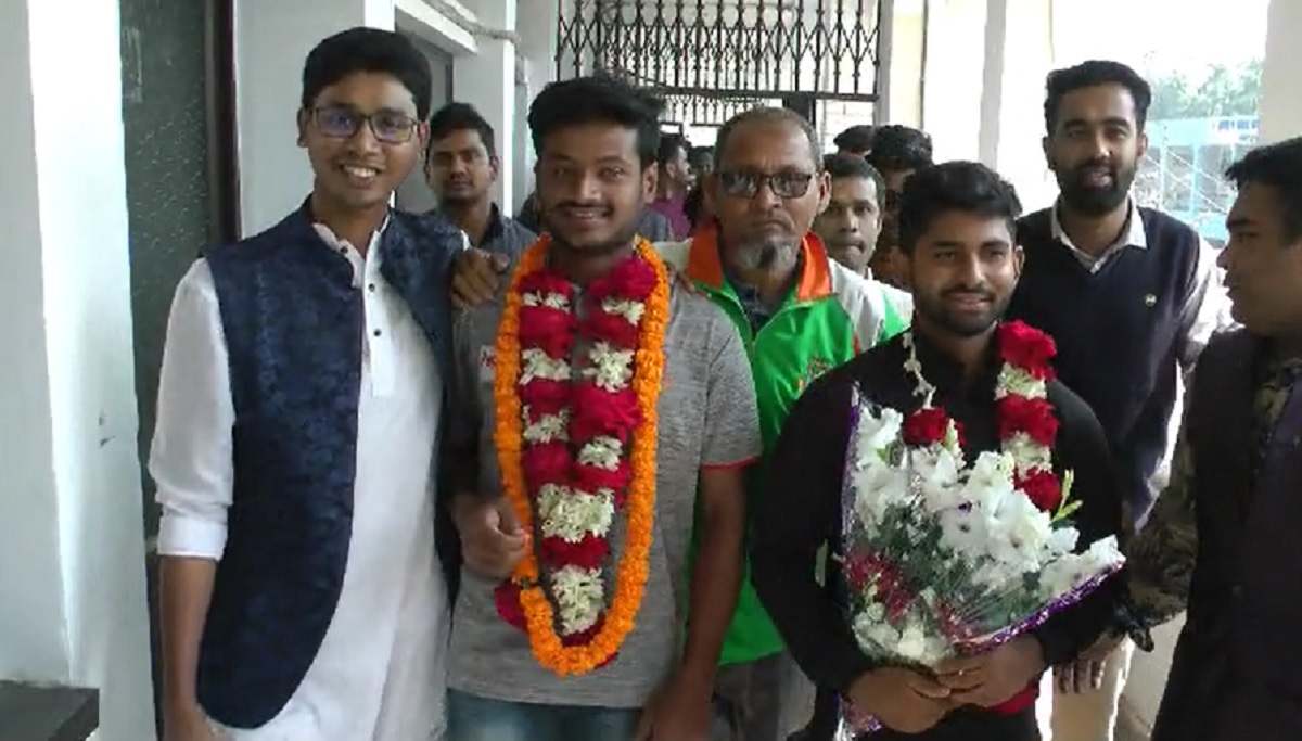 চাঁদপুরবাসীর ভালোবাসায় সিক্ত দুই টাইগার