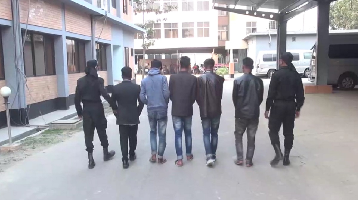 ভুয়া প্রশ্নপত্রের প্রলোভন দেখিয়ে অর্থ আত্মসাতের অভিযোগে পাচঁ কিশোর আটক