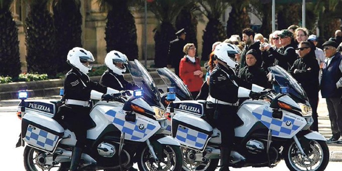 দুর্নীতির দায়ে দেশের অর্ধেক ট্রাফিক পুলিশ গ্রেফতার