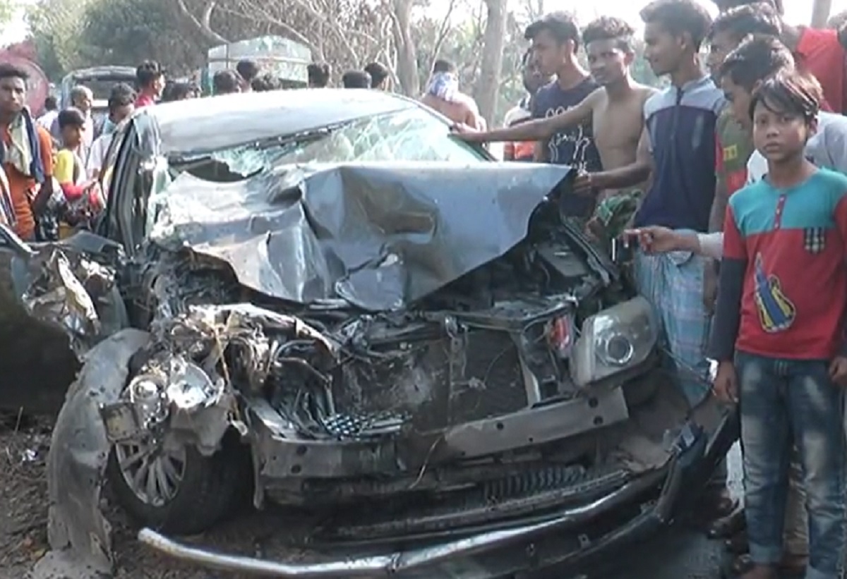 ট্রাক, প্রাইভেটকার ও তেলবাহী গাড়ির ত্রিমুখী সংঘর্ষে আহত ১২