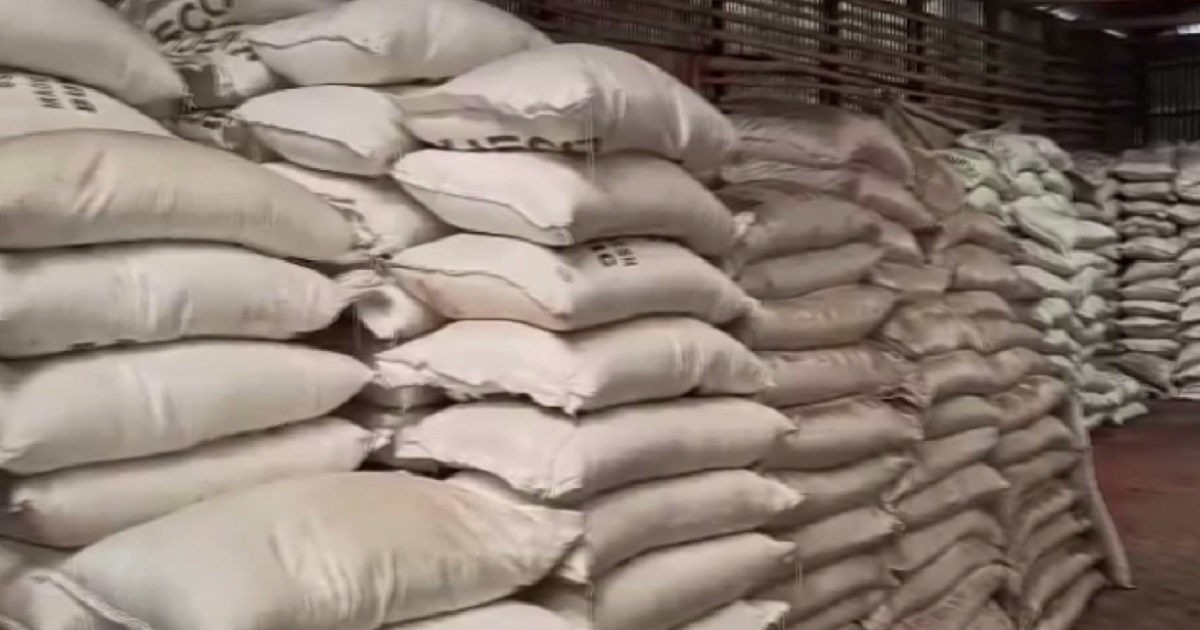 সার উত্তোলন বন্ধ রেখেছে সিরাজগঞ্জের ডিলাররা