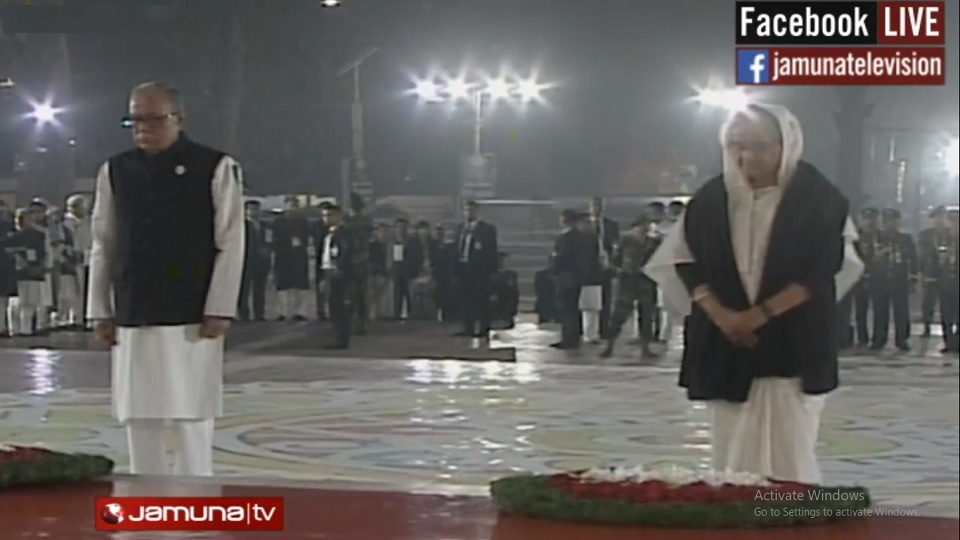 একুশের প্রথম প্রহরে ভাষাশহীদদের প্রতি রাষ্ট্রপতি ও প্রধানমন্ত্রীর শ্রদ্ধা