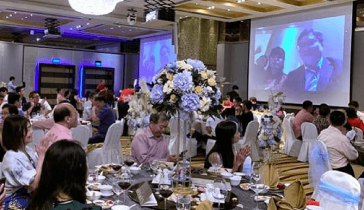 করোনাভাইরাস আতঙ্ক: ভিডিও কনফারেন্সে বিয়ের অনুষ্ঠান!