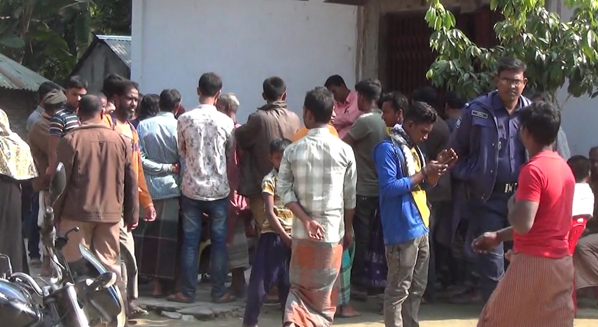 চুরির অপবাদ দেয়ায় মেয়েকে হত্যার পর মায়ের আত্মহত্যা