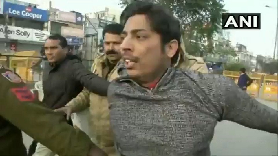 এবার জয় শ্রীরাম শ্লোগান দিয়ে সিএএ বিরোধীদের উপর গুলি