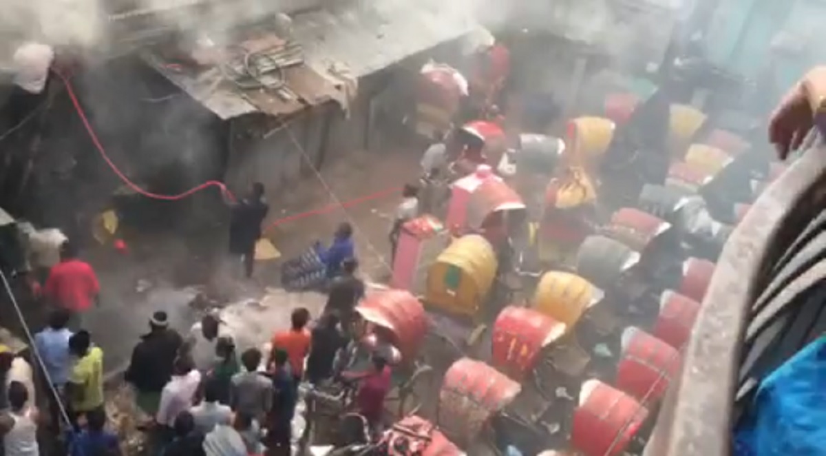 রাজধানীর কুড়িলে আগুন