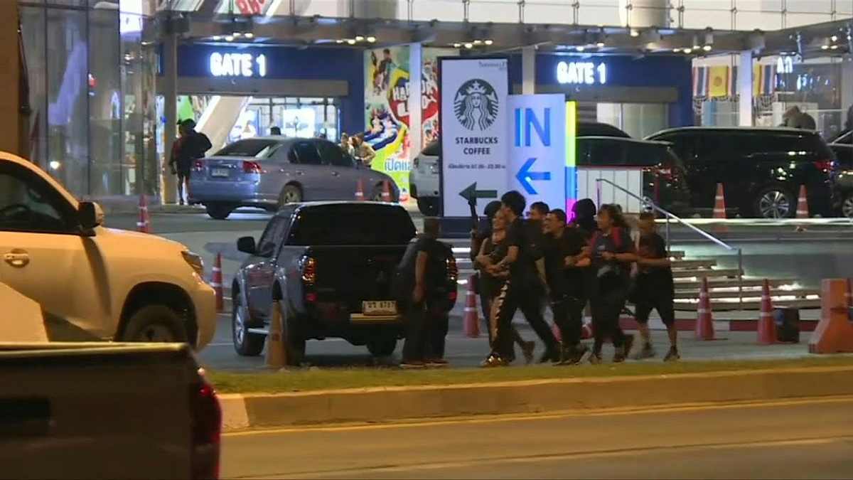 থাইল্যান্ডে শপিংমলে হামলাকারী সেনা কর্মকর্তা নিহত