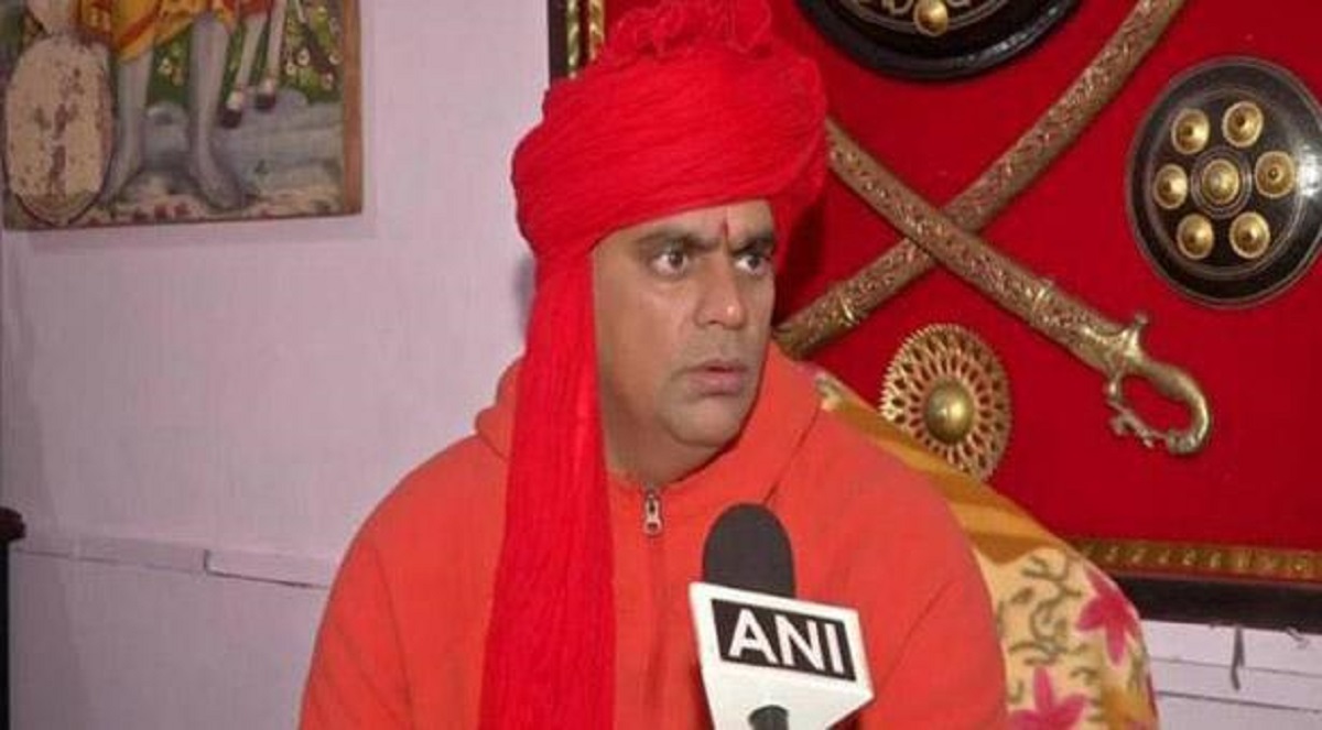 ‘গরুর মূত্র ও গোবর মাখলেই করোনাভাইরাস থেকে রক্ষা’