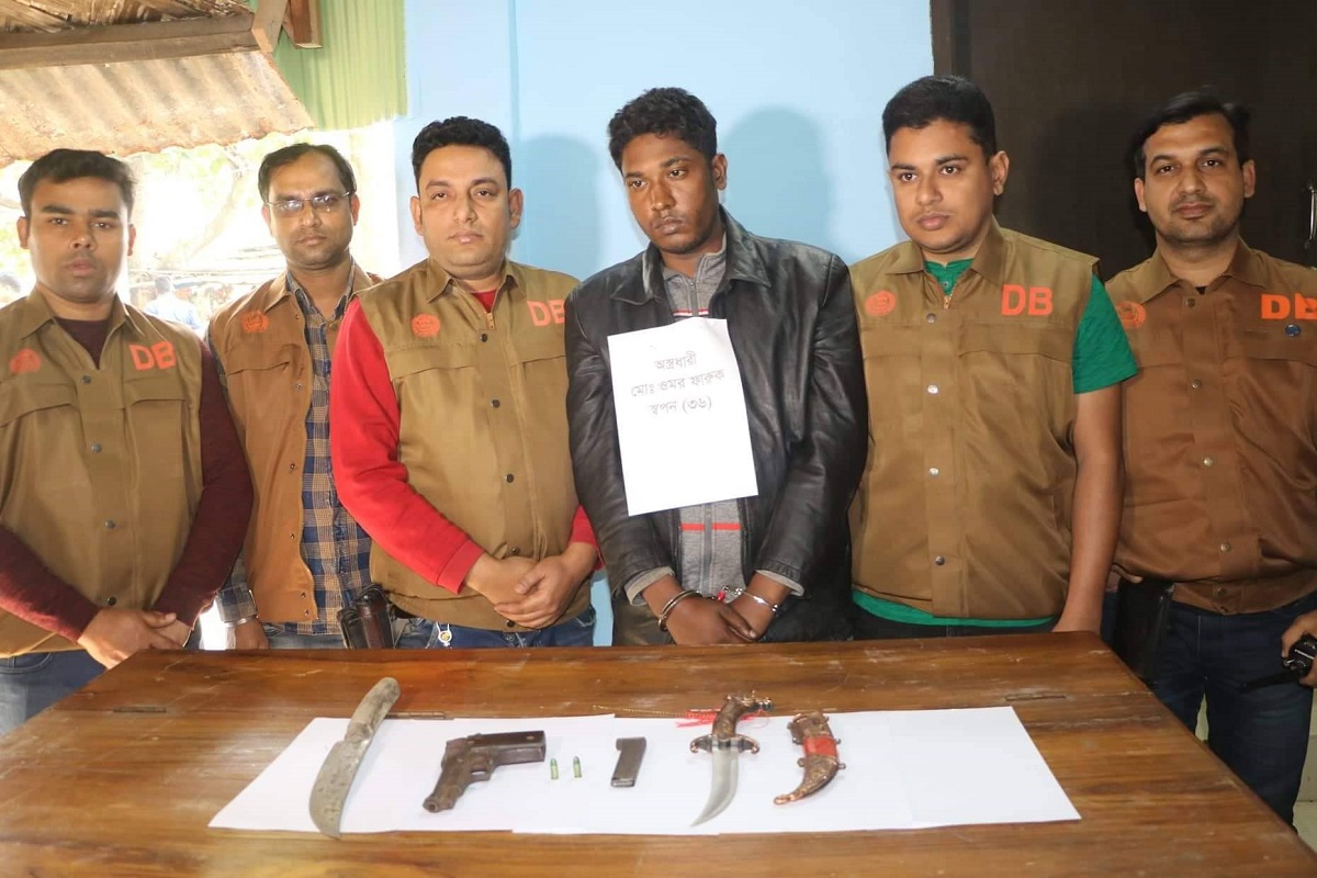 অস্ত্র-গুলি ও ইয়াবাসহ ৬ মাদক কারবারি আটক