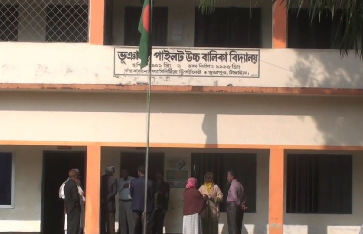 মোবাইল ব্যবহার করায় দুই এসএসসি পরীক্ষার্থীর বিরুদ্ধে ডিজিটাল নিরাপত্তা আইনে মামলা