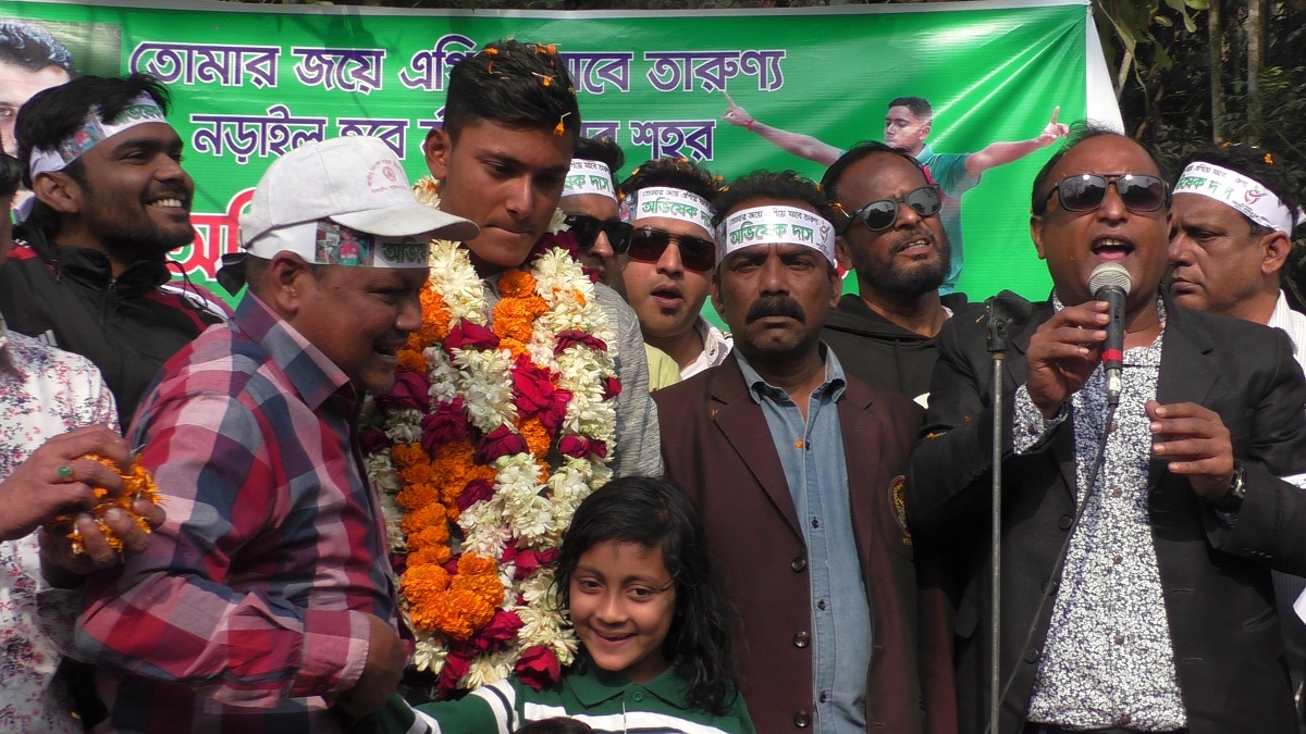 বিশ্বকাপ জয়ী ক্রিকেটার অভিষেককে বরণ করলো নড়াইলবাসী