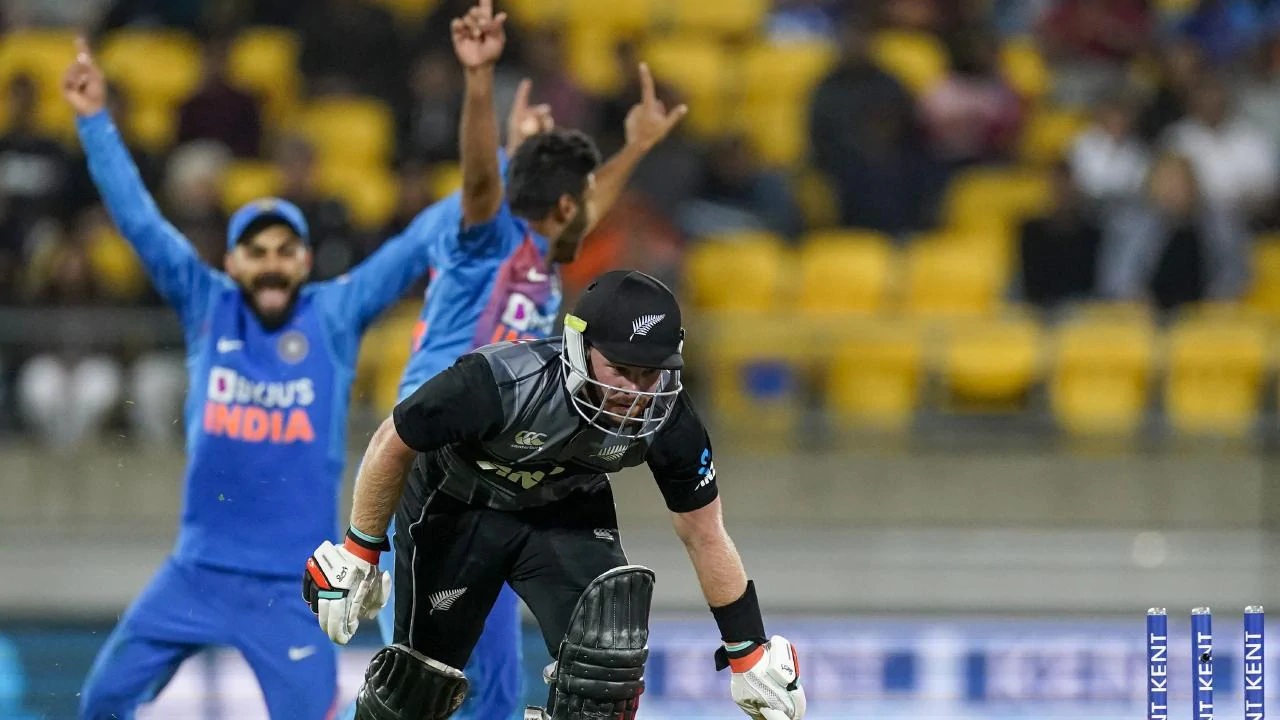 সুপার ওভারে দুই বোলার!