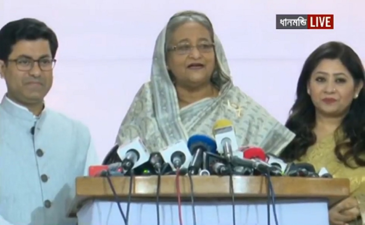 সিটি কলেজ কেন্দ্রে ভোট দিয়েছেন প্রধানমন্ত্রী