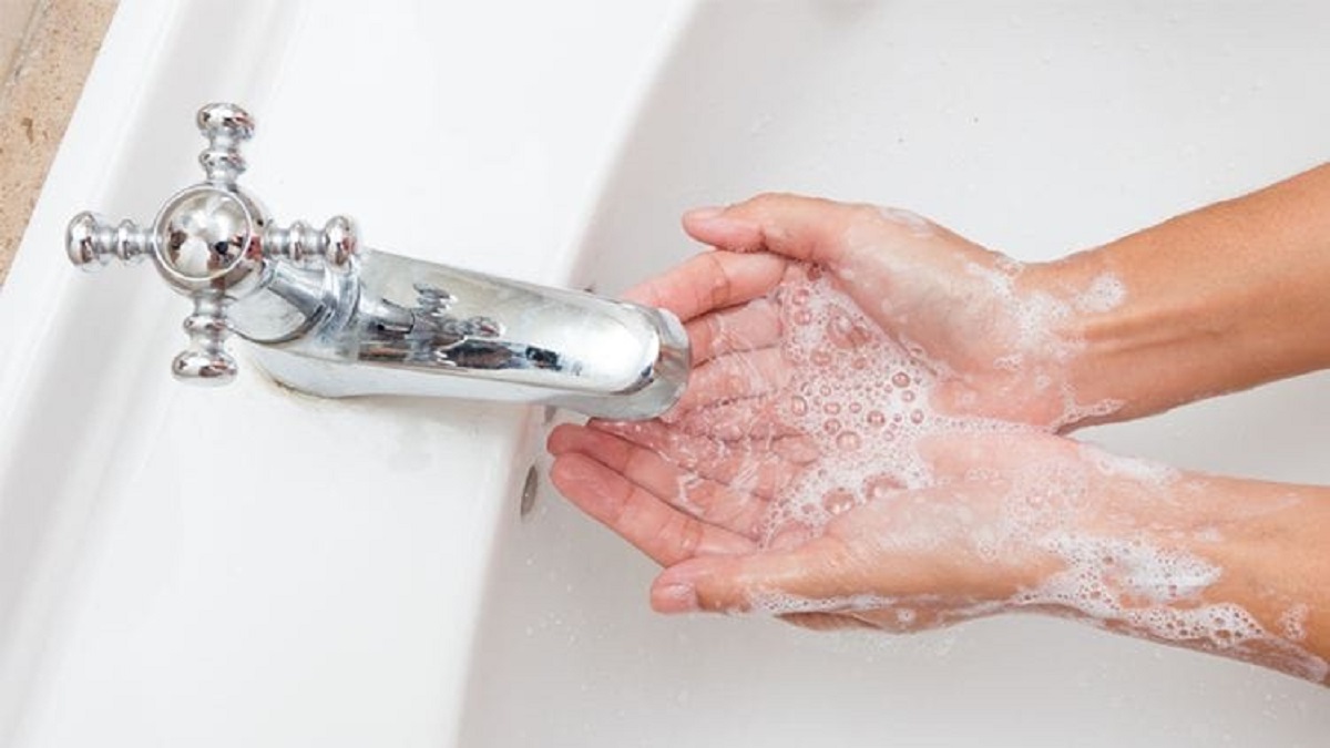 জীবাণুমুক্ত থাকতে কতক্ষণ হাত ধোয়া উচিত