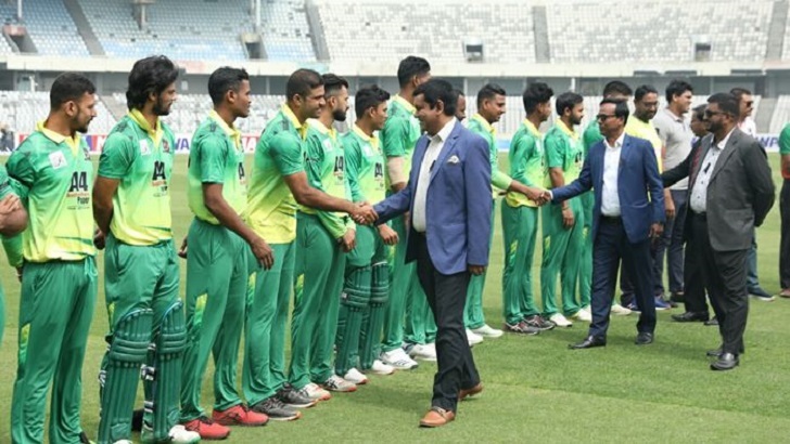 ক্রিকেটারদের হ্যান্ডশেক করতে মানা করল বিসিবি