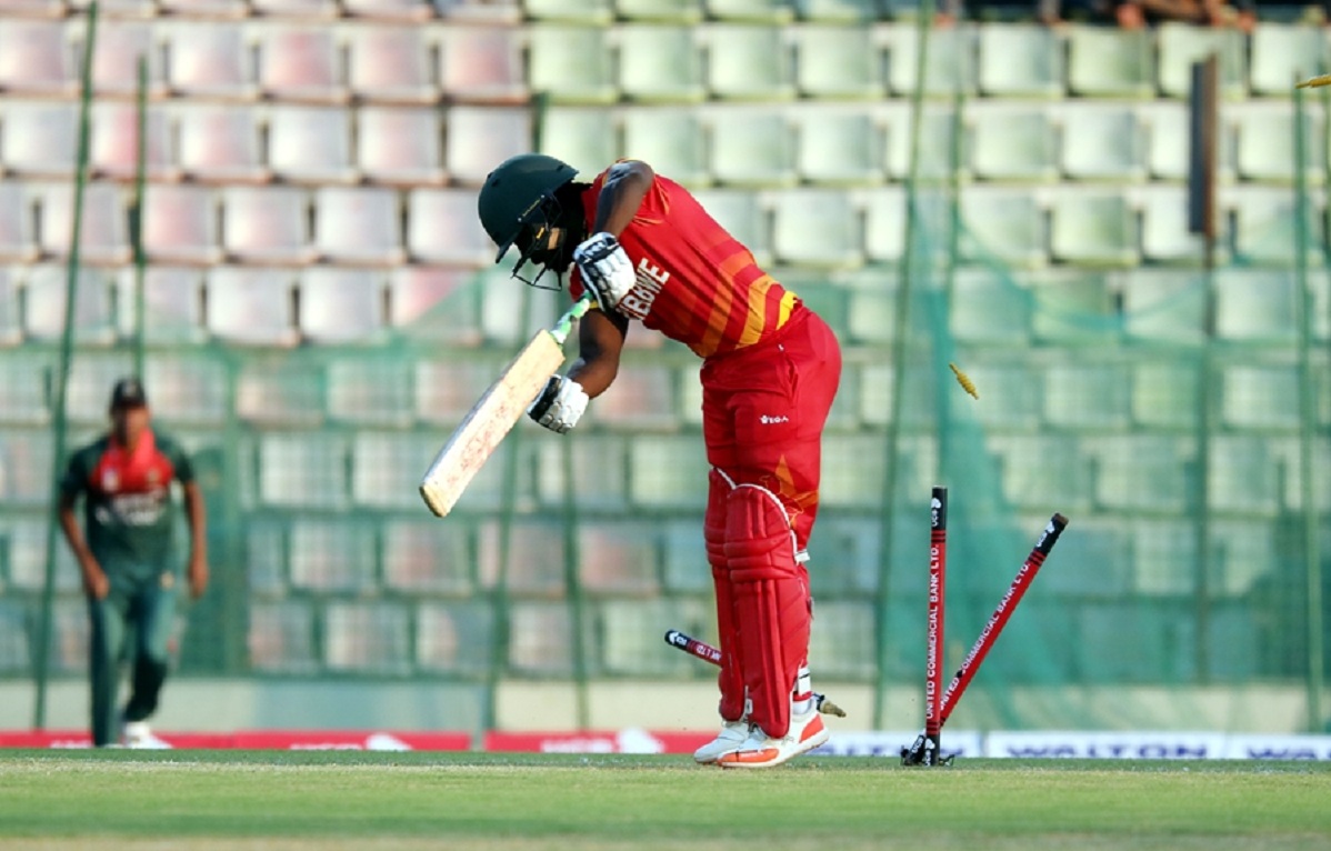 ব্যাটিং বিপর্যয়ে জিম্বাবুয়ে