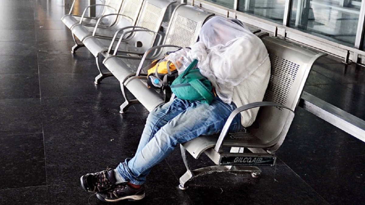 বিমানবন্দরে ৩ দিন একা বসে থাকলেন তরুণী; ঠিকানা হলো কোয়ারেন্টাইন সেন্টার