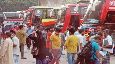 রাজধানীতে ফিরছেন কর্মজীবী মানুষেরা