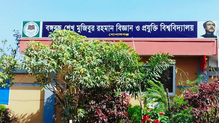 বশেমুরবিপ্রবিতে ভিসির সামনেই শিক্ষার্থীদের সাথে দ্বন্দ্বে জড়ালেন কর্মচারীরা