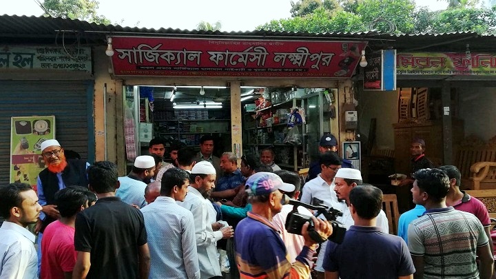 লক্ষ্মীপুরে মাস্কের অতিরিক্ত দাম রাখায় দুই দোকানিকে জরিমানা