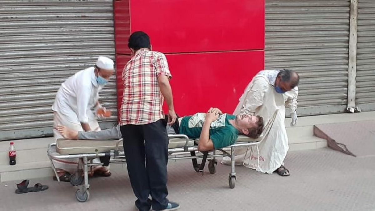 সিলেটে রাস্তায় অজ্ঞান ফিনল্যান্ডের নাগরিক, হাসপাতালে ভর্তি
